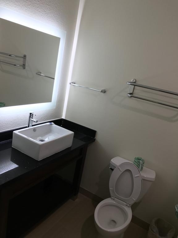 Americas Best Value Inn & Suites Spring / N. Houston Esterno foto