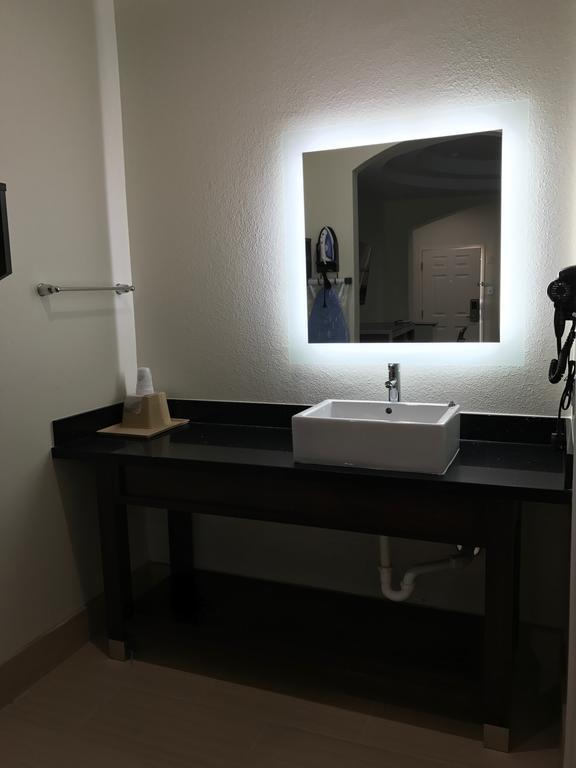 Americas Best Value Inn & Suites Spring / N. Houston Esterno foto